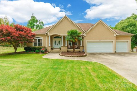 3205 Allenwood Road sold home in East Providence Estates, Charlotte, NC