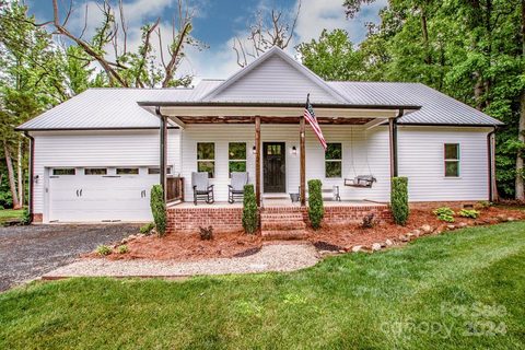10511 Montecarlo Drive sold home in Norman Woods, Huntersville, NC