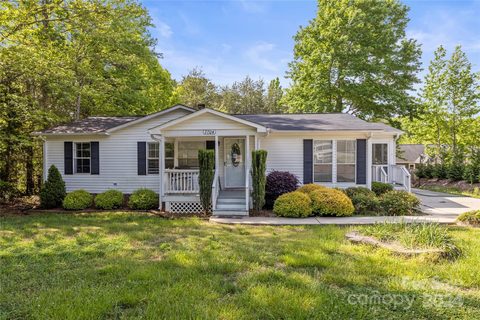7704 Webbs Road sold home in Lake haven, Denver, NC