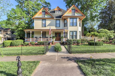 Homes in Historic District, Statesville