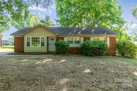 5806 Hillcrest Circle