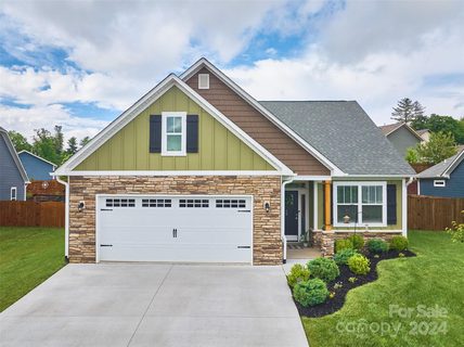 19 Lyndon Circle sold home in Hyde Park, Arden, NC