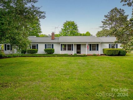 8487 Graham Road sold home in Hickory Hills, Denver, NC