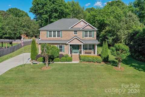 193 Shoreline Loop sold home in Bay View Estates, Mooresville, NC