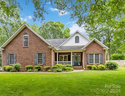 1525 Garrett Landen Drive sold home in Garretts Landing, Clover, SC
