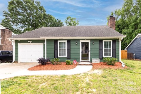 8200 Meadowdale Lane sold home in Old Oaks, Charlotte, NC
