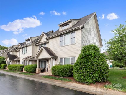 24 Rotunda Circle sold townhome in Scenic View Terrace, Asheville, NC