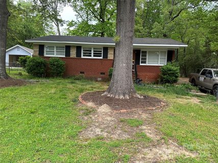 2211 Maplecrest Drive