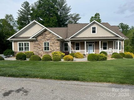 72 Willow Place Circle sold home in Willow Place, Hendersonville, NC