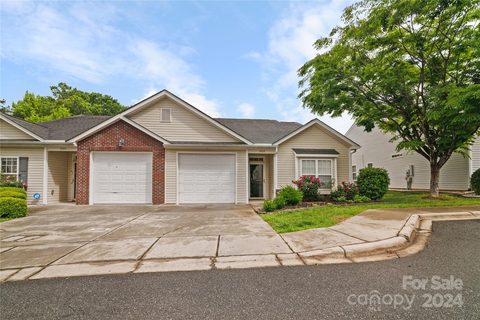 5709 Bradford Lake Lane sold condo in Village Glen, Charlotte, NC