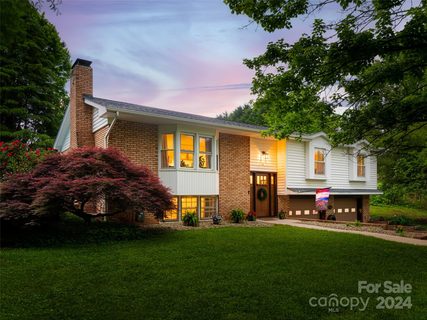 2401 Glenheath Drive sold home in Heatherwood, Hendersonville, NC