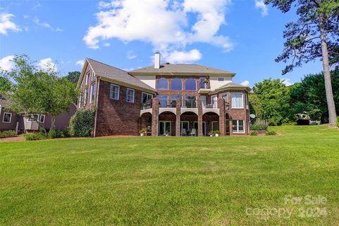 8030 Ravenwood Lane