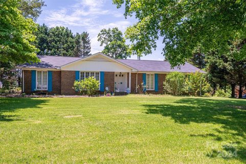 1038 E 23rd Street sold home in Brookwood Hills, Newton, NC