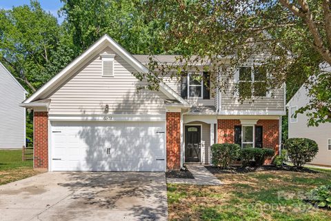 12432 Oakton Hunt Drive sold home in Withrow Downs, Charlotte, NC