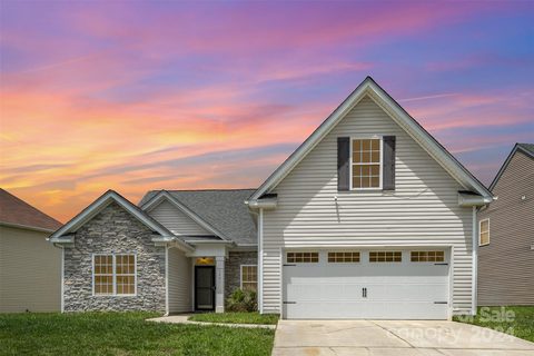 7221 Ravanna Drive sold home in Rocky River Village, Charlotte, NC