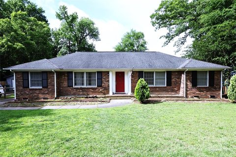 7820 Meadowdale Lane sold home in Easthaven, Charlotte, NC