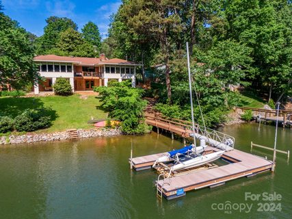 4000 Lake Shore Road
