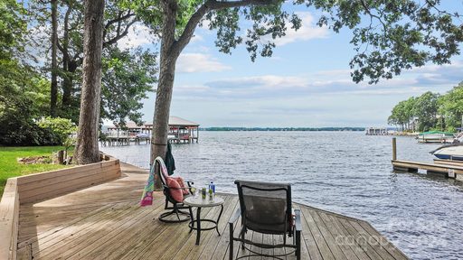 16116 North Point Road sold home in Lookout Point, Huntersville, NC