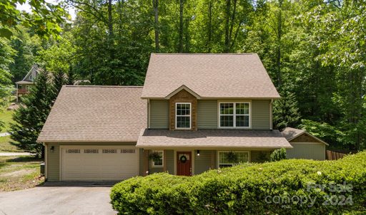 30 Heather Mist Drive sold home in The Meadows At Flat Creek, Weaverville, NC