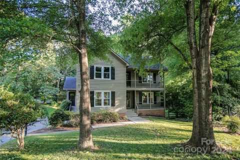 1132 Glenshannon Road sold home in Country Place, Matthews, NC