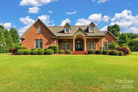 2198 Willow Creek Drive sold home in Fairway Farms, Newton, NC