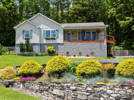 91 Peaceful Orchard Drive sold home in Peaceful View, Hendersonville, NC