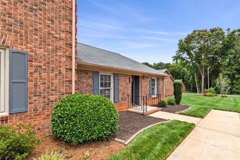 223 Pointe Circle