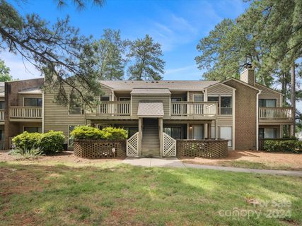 1600 Sharon Road 4