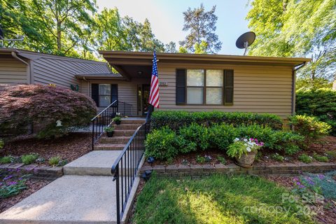 2712 Redbud Lane