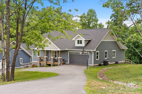 54 Jonathan Lane sold home in The Orchards at Owensby Road, Hendersonville, NC