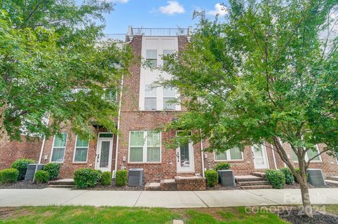 425 E 16th Street