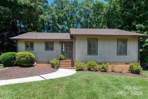 412 Wilcrest Drive sold home in Country Place, Matthews, NC