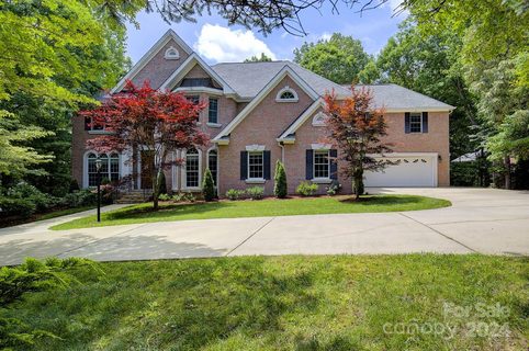 606 Holt Lane