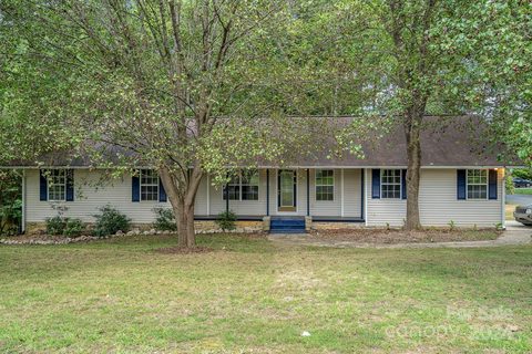 3343 Blackvine Drive sold home in Olde Creek, Matthews, NC