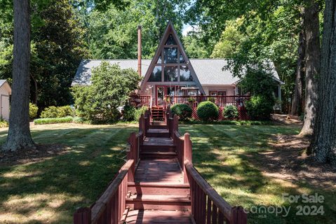 2726 Lake Shore Road