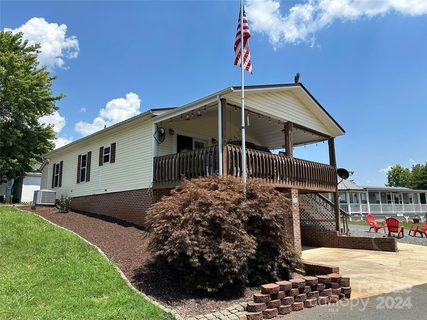 Homes in Badin Shores Resort, New London