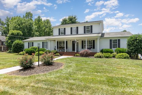 712 Huntingtowne Drive sold home in Crescent Hills, Kings Mountain, NC