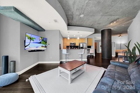210 N Church Street 1403
