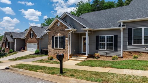 4218 Pickering Drive sold townhome in Thornbury Village, Hickory, NC