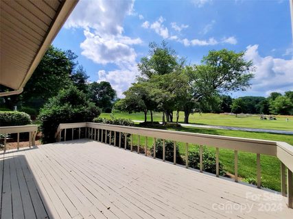 18 Foxmoor Court sold townhome in Foxmoor, Etowah, NC