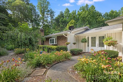 233 Raintree Drive sold home in Tamarac, Hendersonville, NC