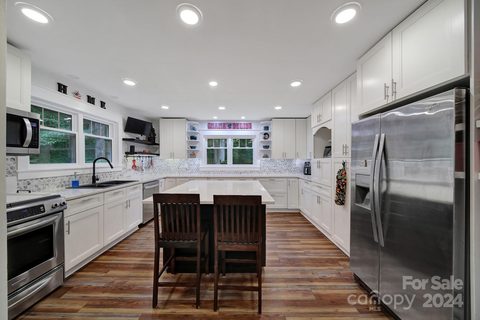 1381 Lurecliff Place sold home in Clifflure Estates, Fort Mill, SC