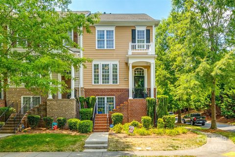 1052 Drayton Court