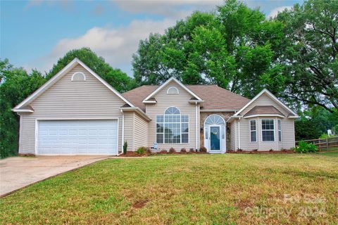 3707 Winterberry Court sold home in Weddington Woods, Concord, NC