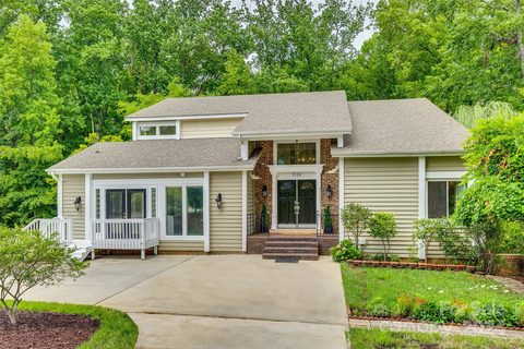 9326 Hunting Court sold home in Coachman Ridge, Matthews, NC
