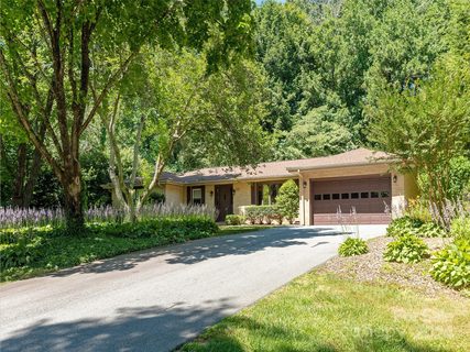 1707 Hummingbird Lane sold home in Statonwoods, Hendersonville, NC
