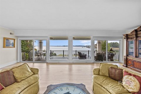 8012 Blue Water Court sold home in Westport Peninsula, Denver, NC