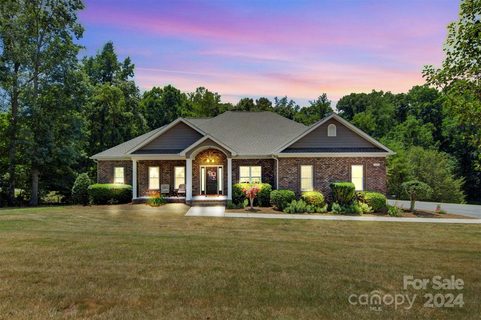 2213 Willow Creek Drive sold home in Fairway Farms, Newton, NC