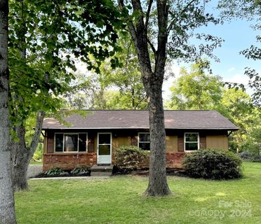 8 Chelsea Drive sold home in Oak Park, Arden, NC
