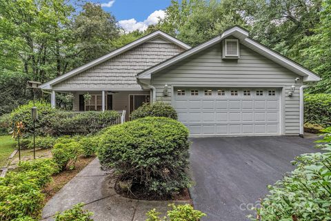 15 Hickory Court Lane 39 sold home in Hickory Hill, Hendersonville, NC